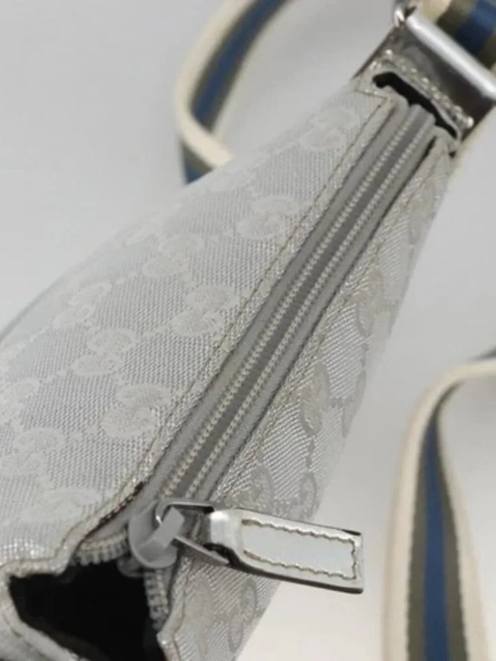 GUCCI GG Canvas Shoulder Bag Silver 147671 Auth BAZ628A